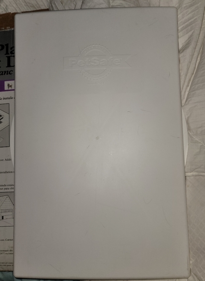 Large Pet Safe Plastic Pet Door/Cover - Picture 2 of 3